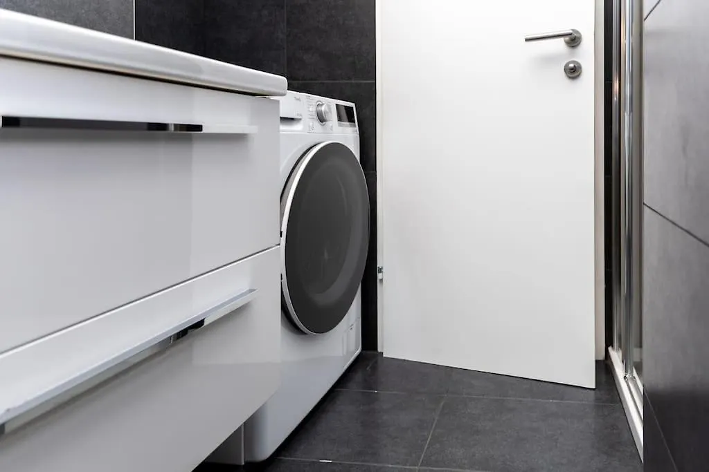 Enjoy Apartments, Quiet Street, Apartment With Two Bedrooms Sleeps 6 Ac Wien 0*,